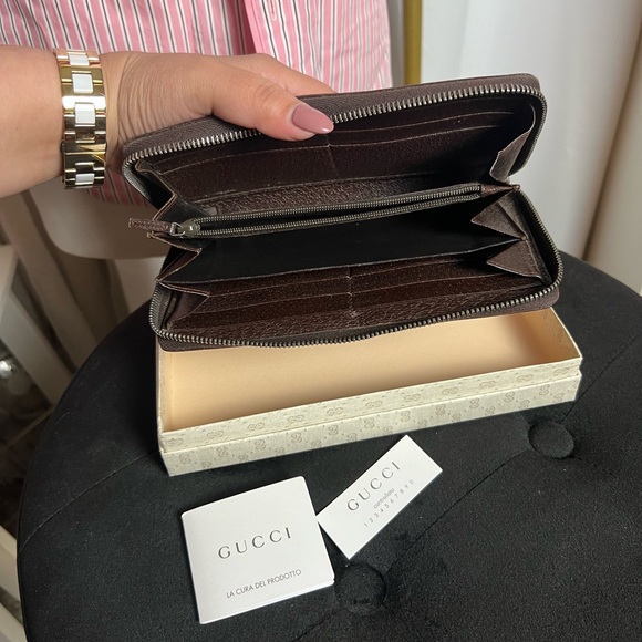 EUC Authentic Gucci monogram zippy wallet ❤️ - Picture 4 of 15